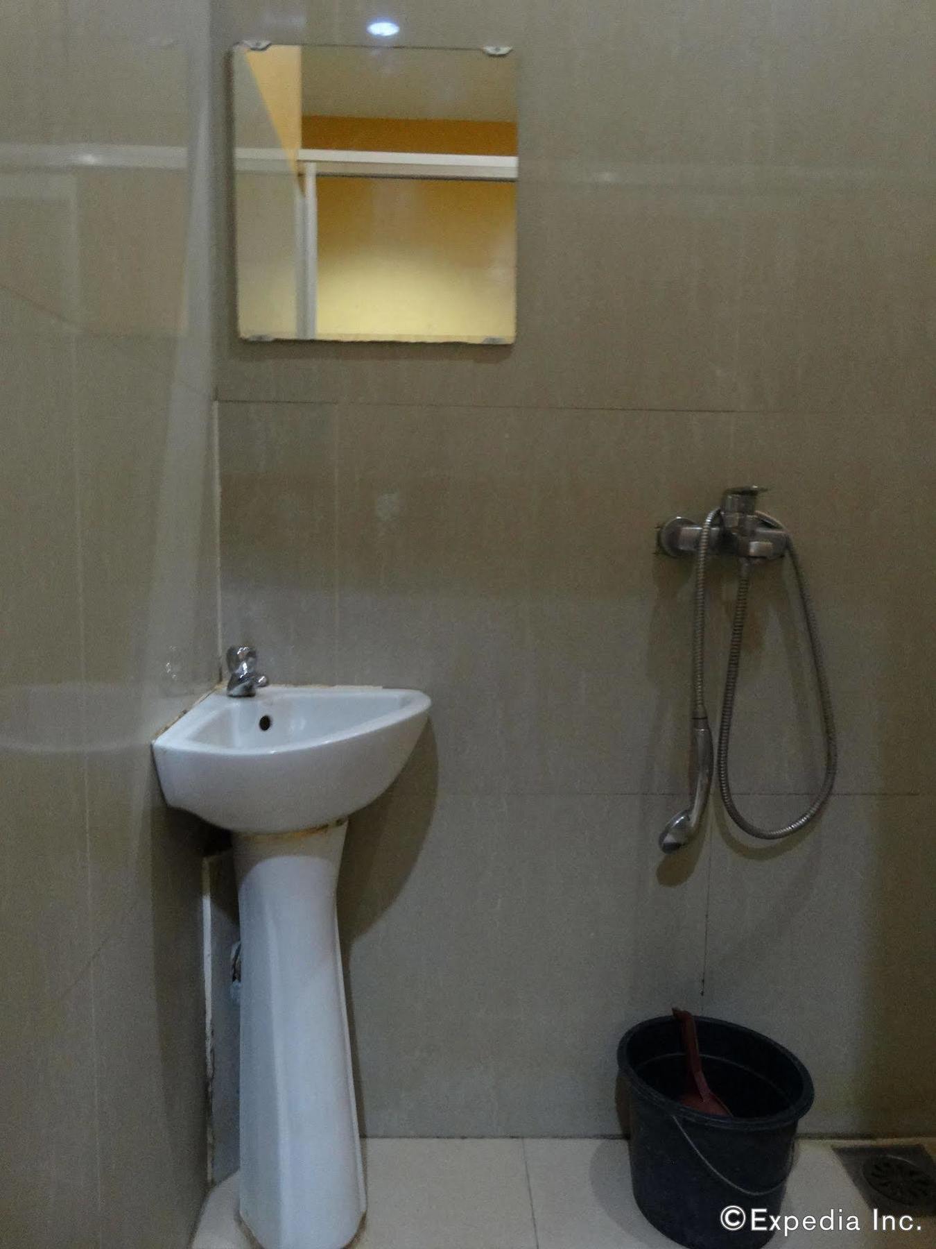Daylight Inn Davao City Esterno foto