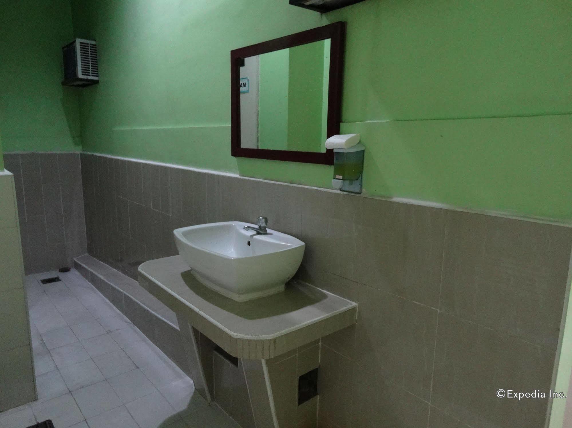 Daylight Inn Davao City Esterno foto