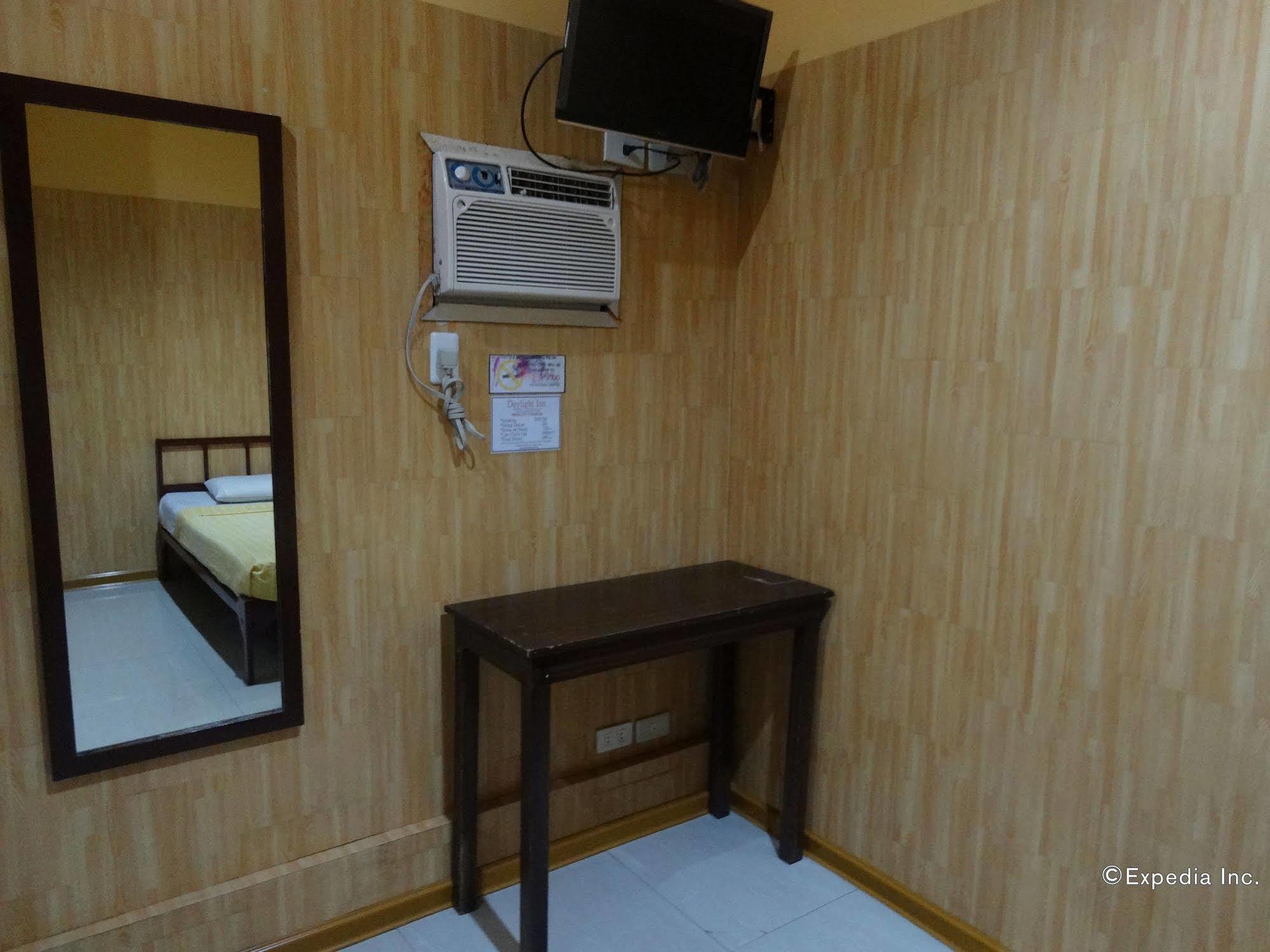 Daylight Inn Davao City Esterno foto